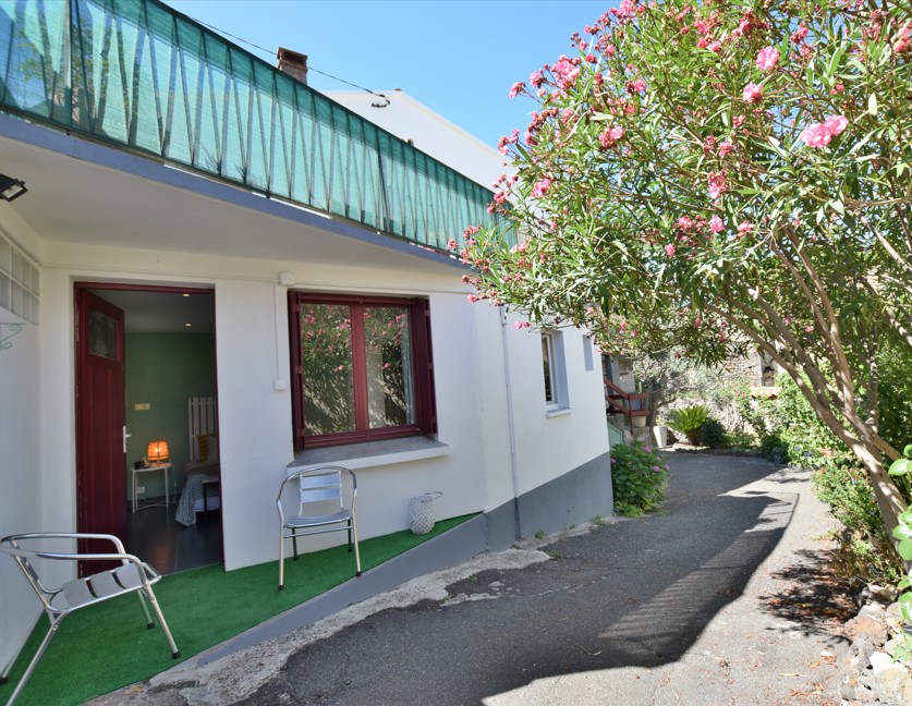 Coquette chambre indépendante dans un jardin - 2 personnes